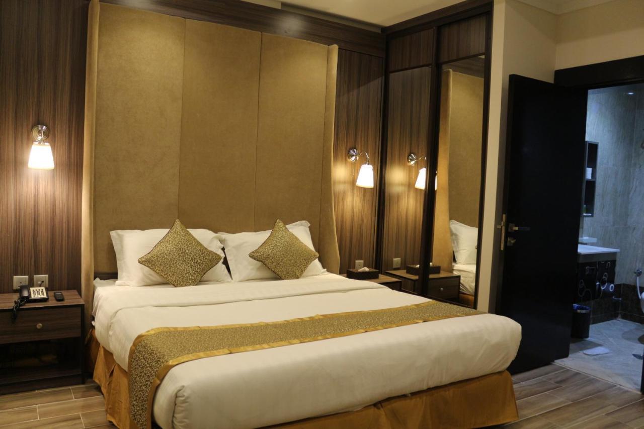 Valencia Hotel Suites อัลโคห์บาร์ ภายนอก รูปภาพ