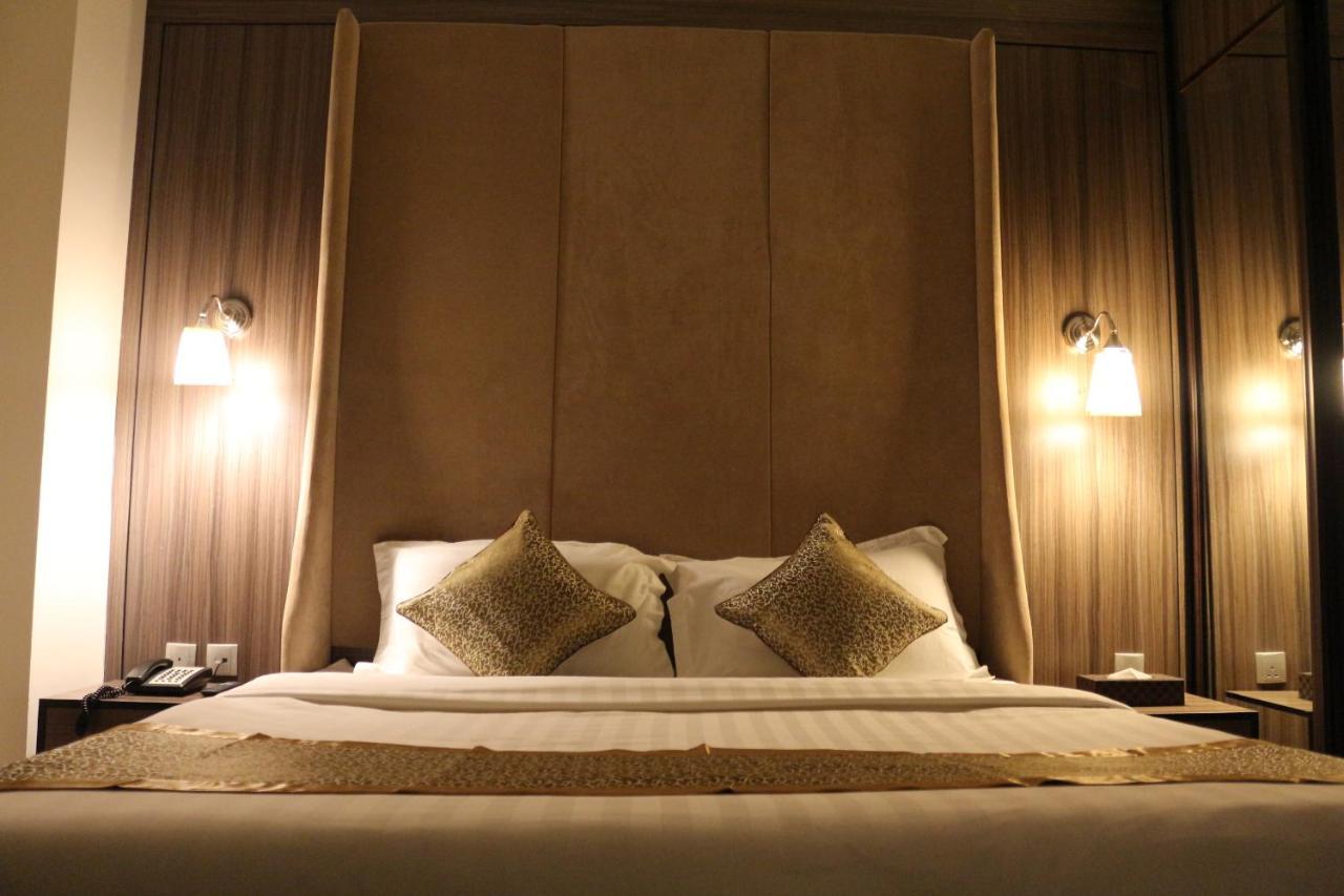 Valencia Hotel Suites อัลโคห์บาร์ ภายนอก รูปภาพ