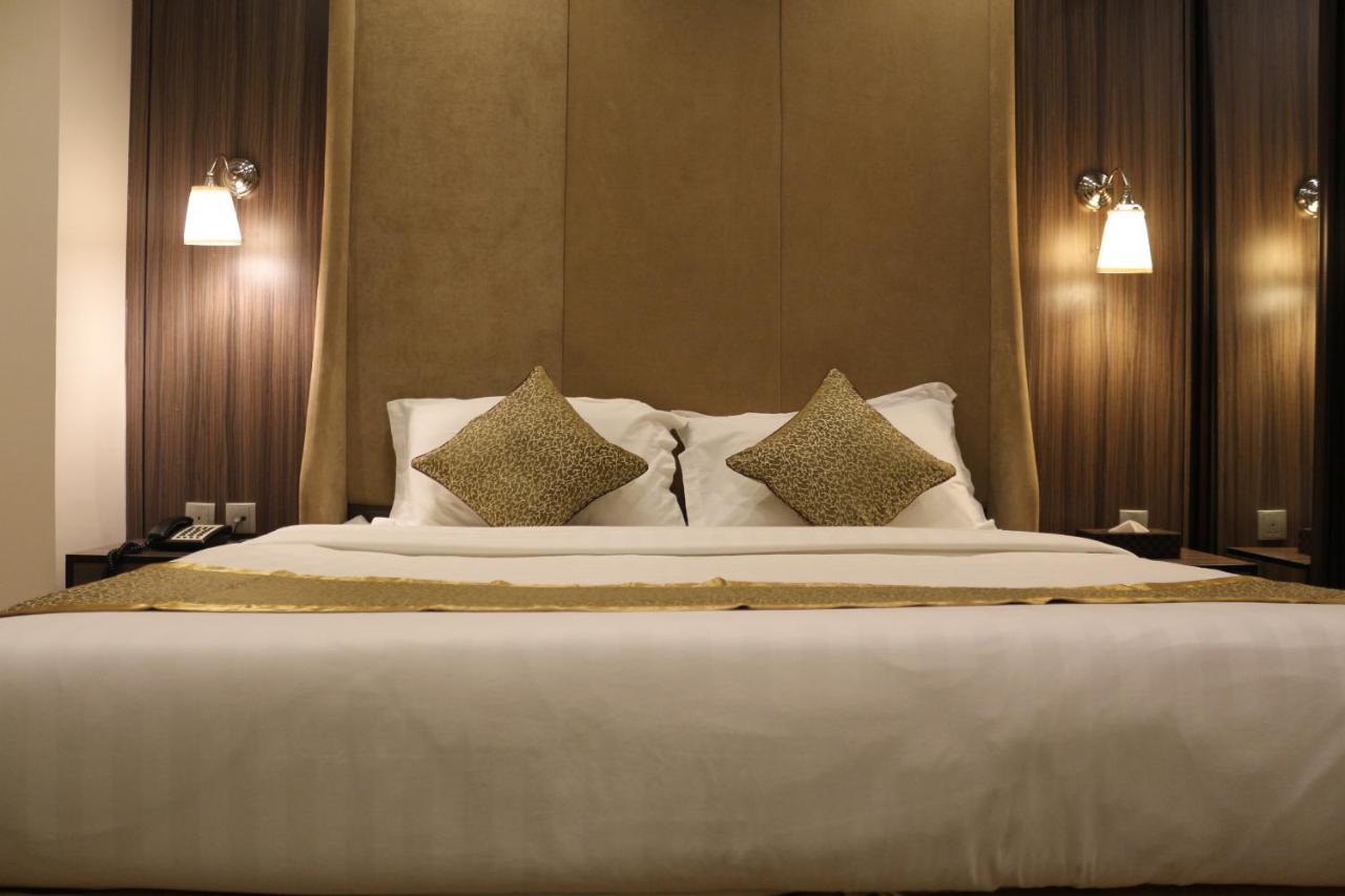 Valencia Hotel Suites อัลโคห์บาร์ ภายนอก รูปภาพ