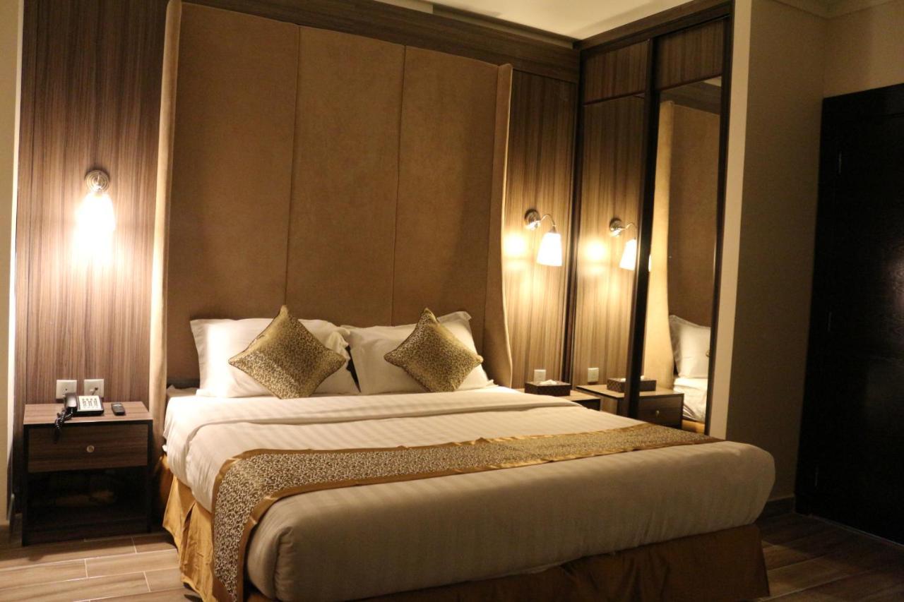 Valencia Hotel Suites อัลโคห์บาร์ ภายนอก รูปภาพ
