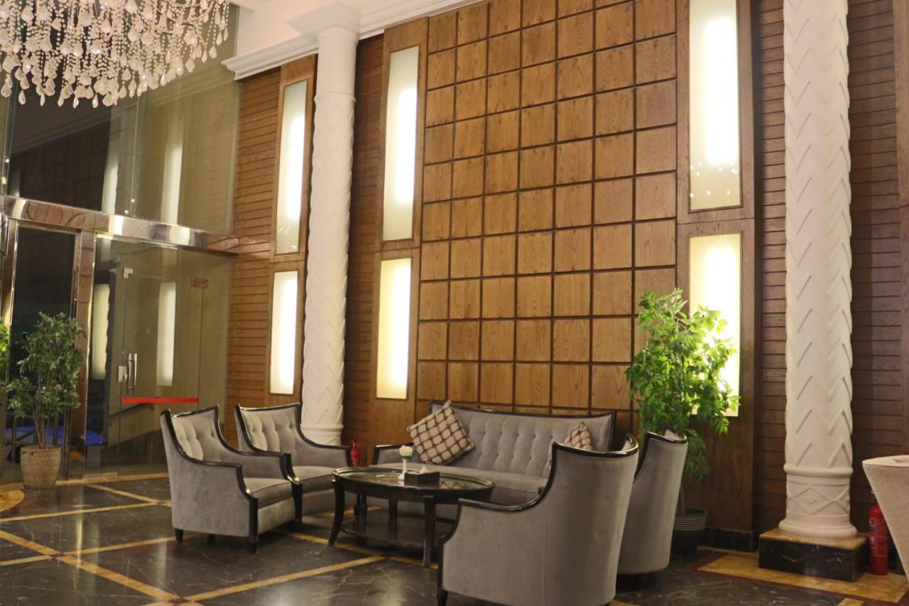 Valencia Hotel Suites อัลโคห์บาร์ ภายนอก รูปภาพ