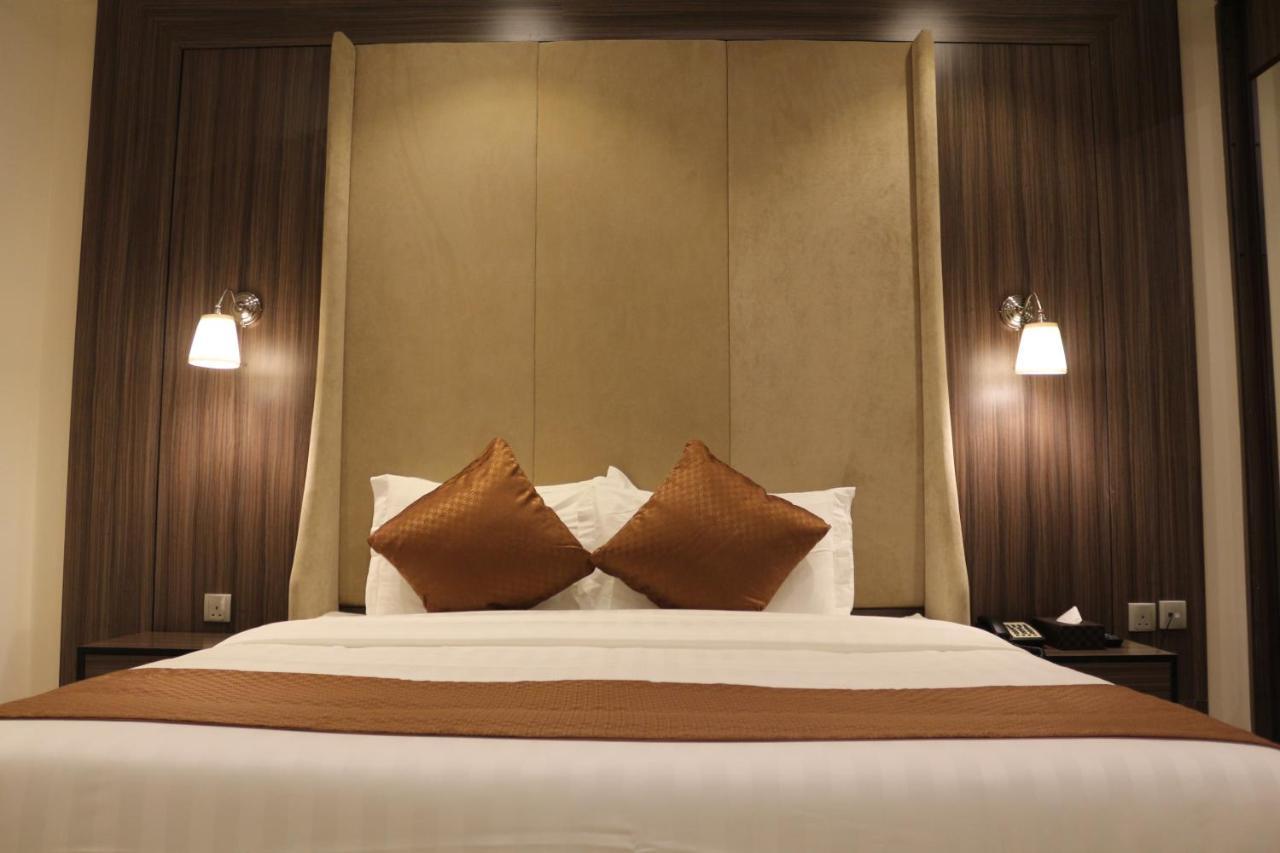 Valencia Hotel Suites อัลโคห์บาร์ ภายนอก รูปภาพ