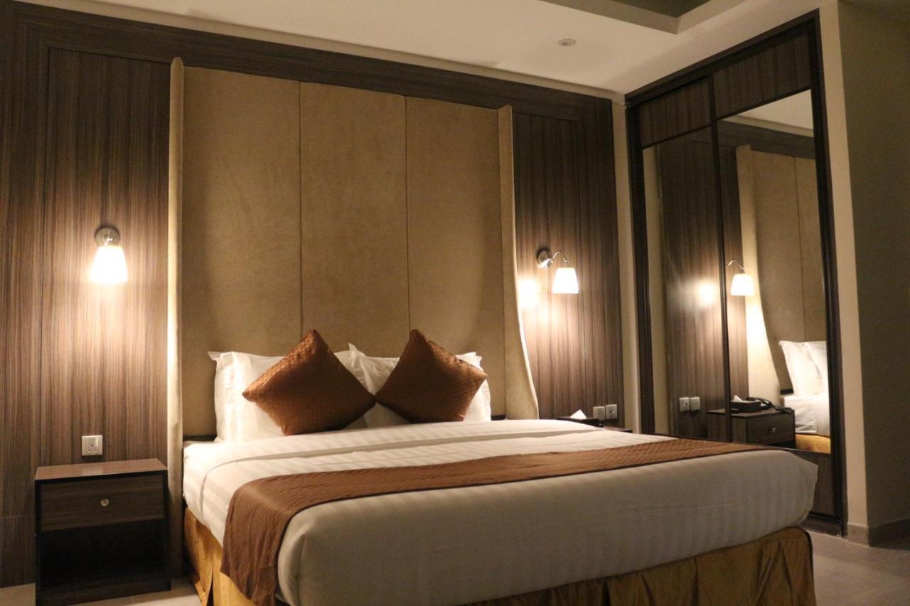 Valencia Hotel Suites อัลโคห์บาร์ ภายนอก รูปภาพ