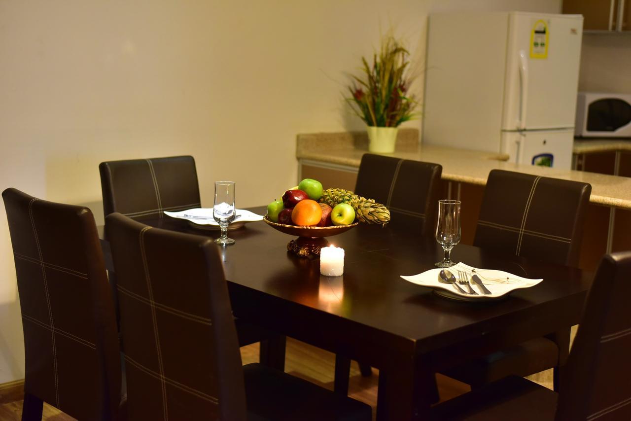 Valencia Hotel Suites อัลโคห์บาร์ ภายนอก รูปภาพ