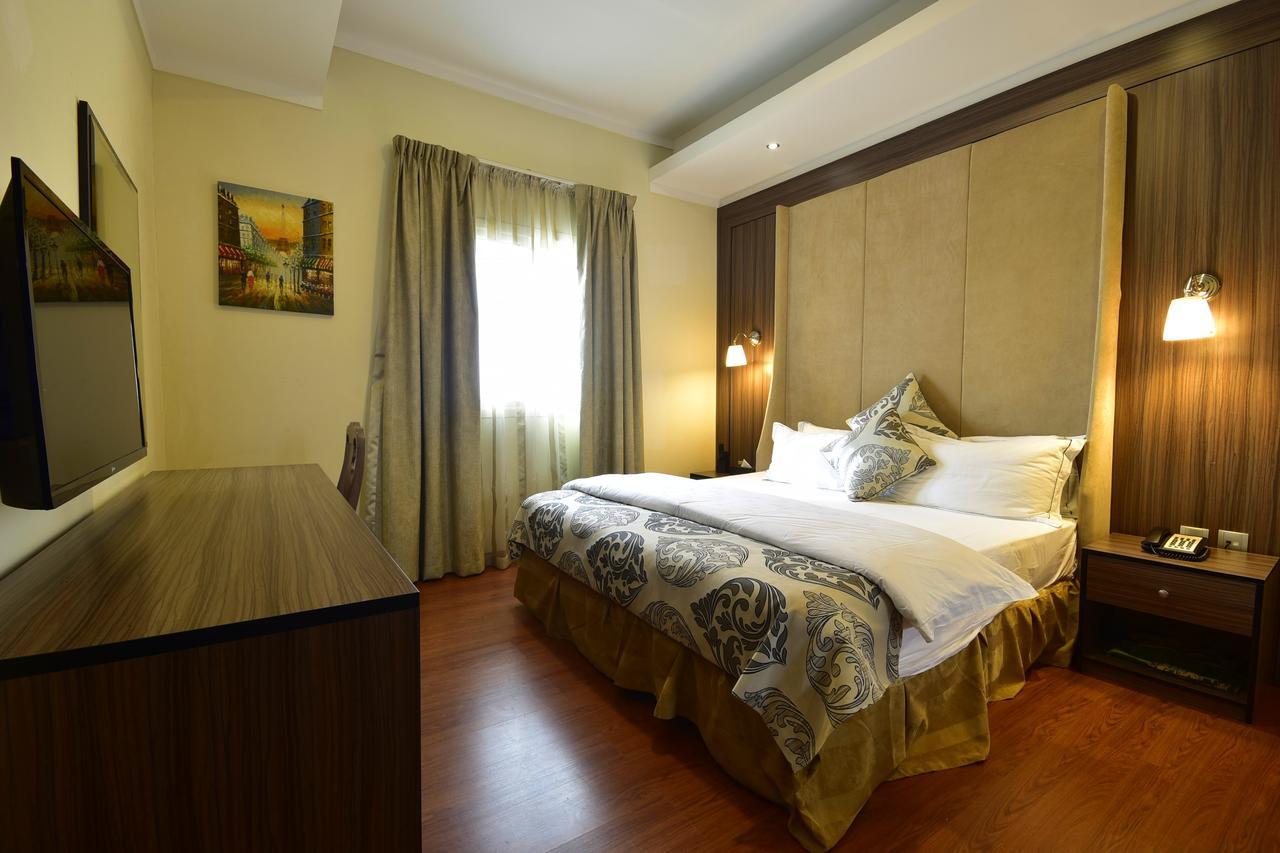 Valencia Hotel Suites อัลโคห์บาร์ ภายนอก รูปภาพ