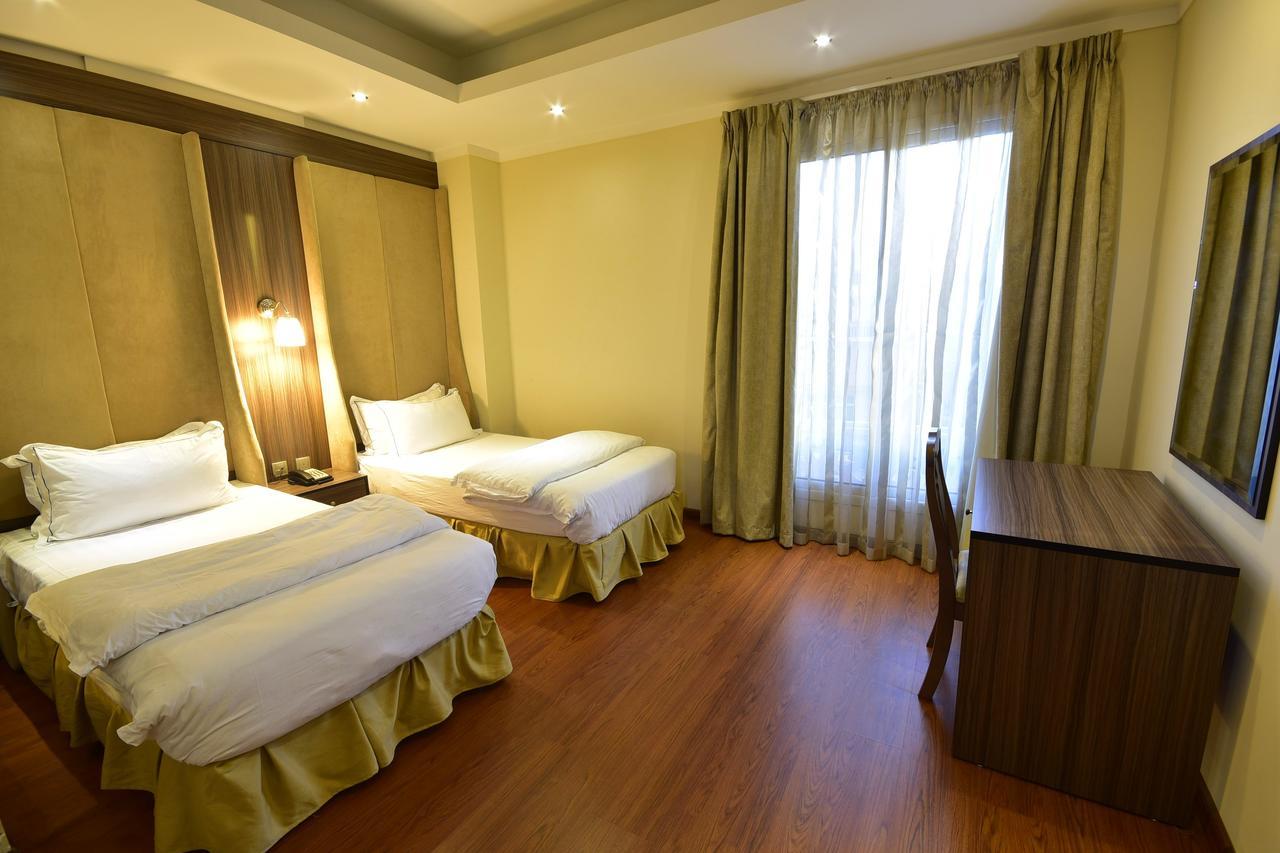 Valencia Hotel Suites อัลโคห์บาร์ ภายนอก รูปภาพ